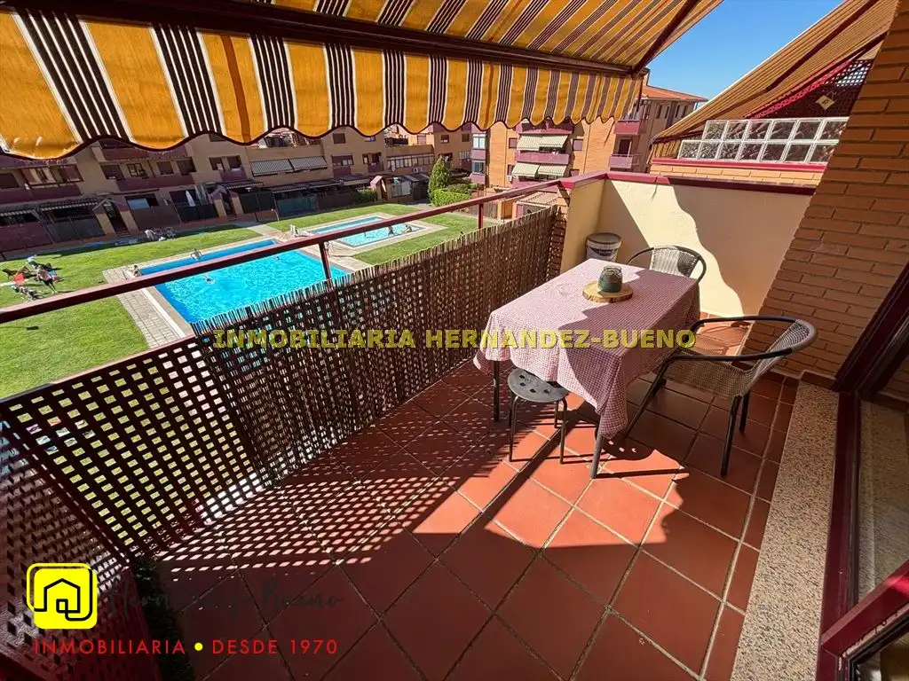 Vista exterior de Dúplex de alquiler en Salamanca con Calefacción, Terraza y Piscina