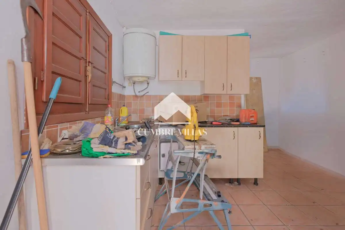 Cuina de Casa o xalet en venda en Almuñécar amb Calefacció, Jardí privat i Terrassa