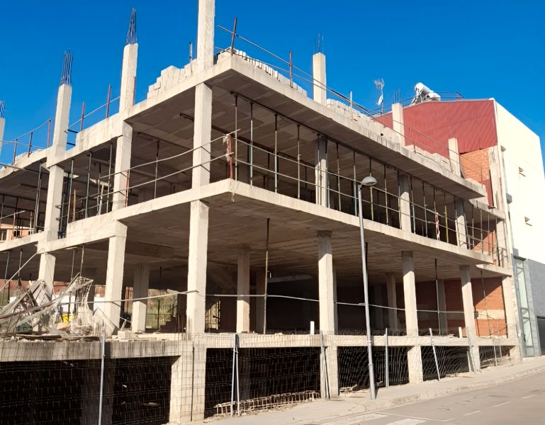 Exterior view of Building for sale in Montroy