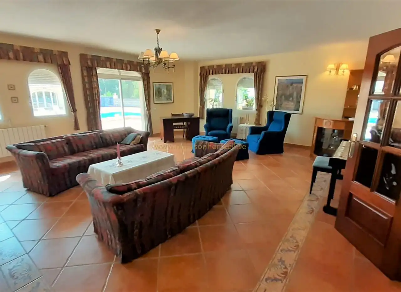 Sala d'estar de Casa o xalet en venda en Pueblo - Urbanizaciones