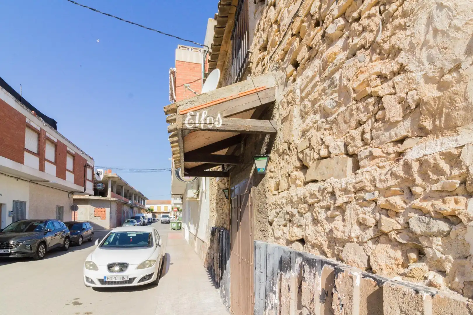 Houses for sale in Calle de Antonio Quirante Marhuenda, Cox