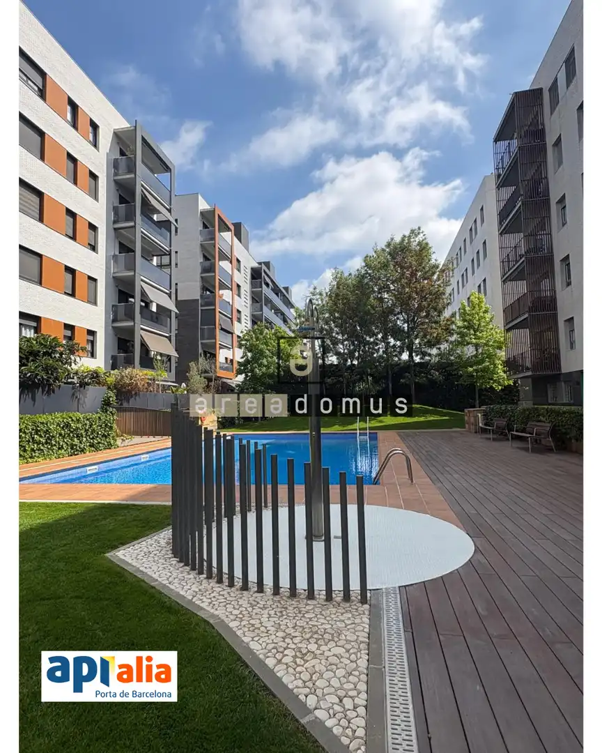 Piscina de Piso en venta en Sant Feliu de Llobregat con Calefacción, Jardín privado y Trastero