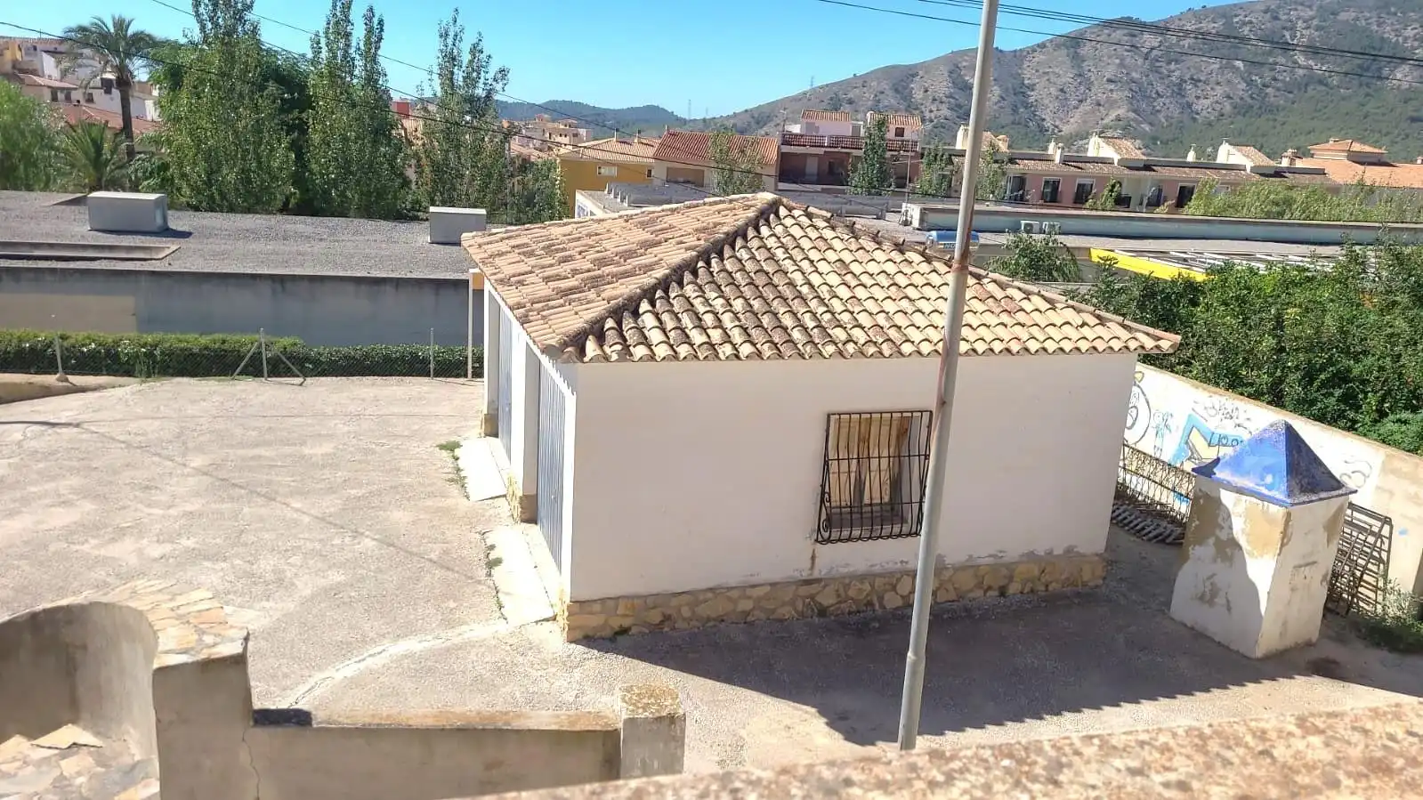 Vista exterior de Casa o xalet en venda en Finestrat amb Jardí privat, Terrassa i Traster
