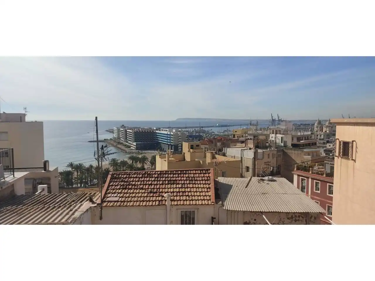 Vista exterior de Casa o xalet en venda en Alicante / Alacant amb Aire condicionat, Jardí privat i Terrassa
