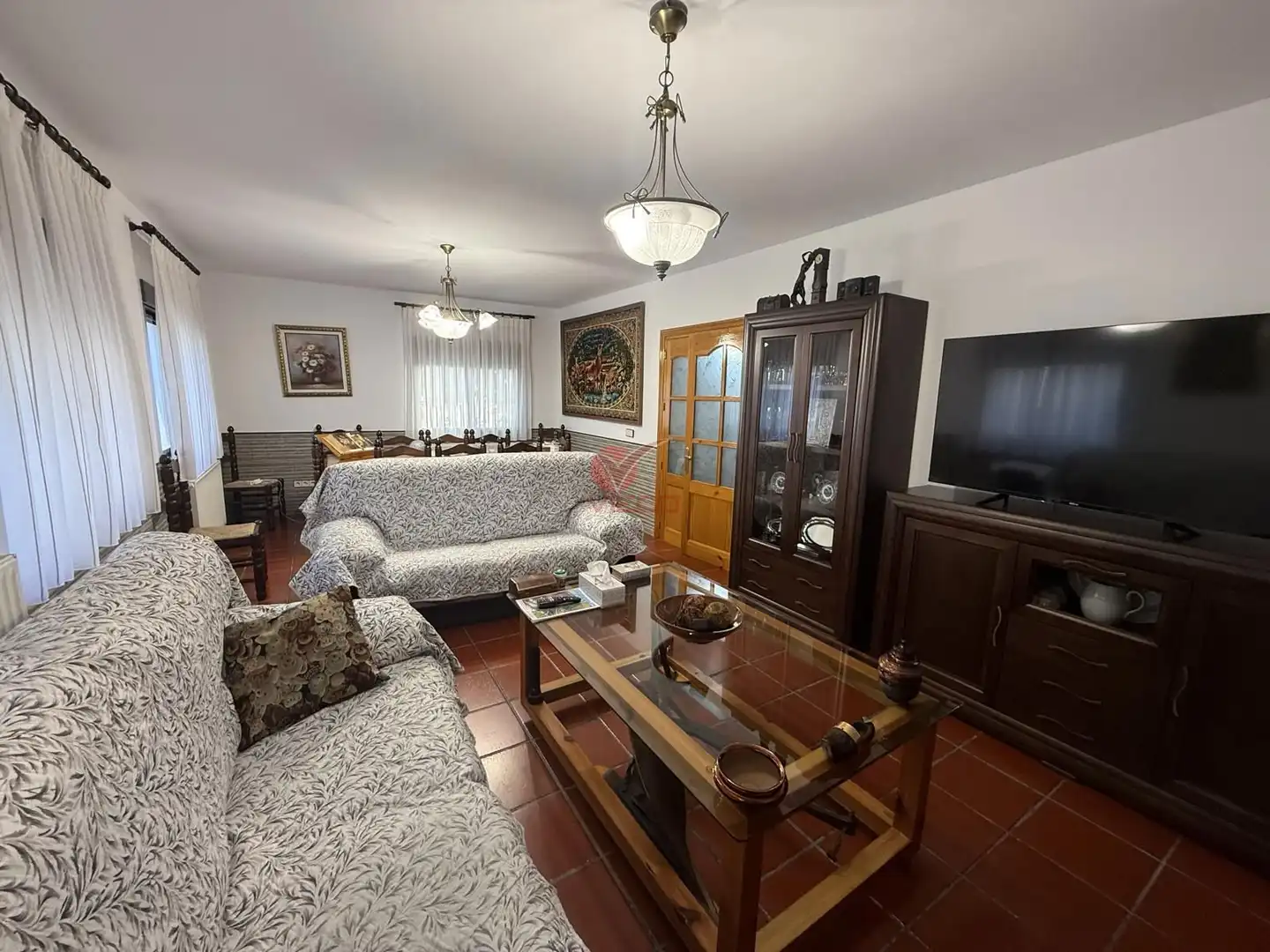Sala d'estar de Casa o xalet en venda en Reyes Católicos - Paseo San Antonio