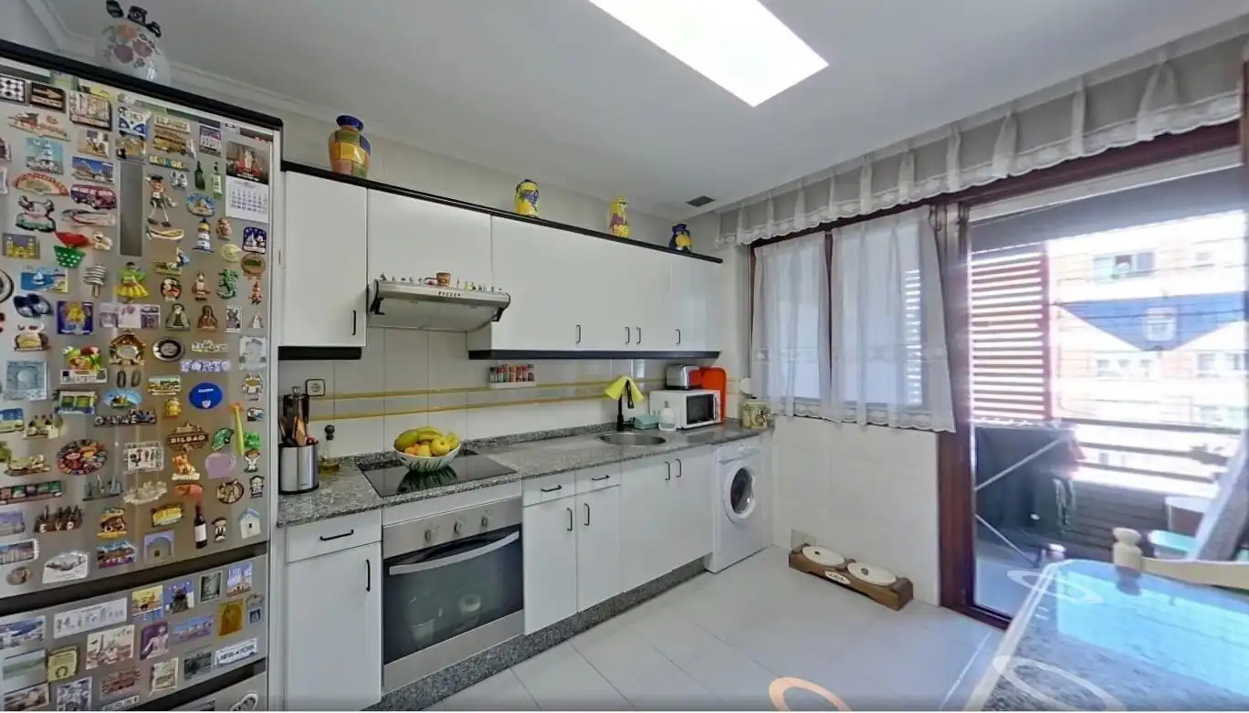 Cocina de Dúplex en venta en Oviedo  con Calefacción, Parquet y Terraza