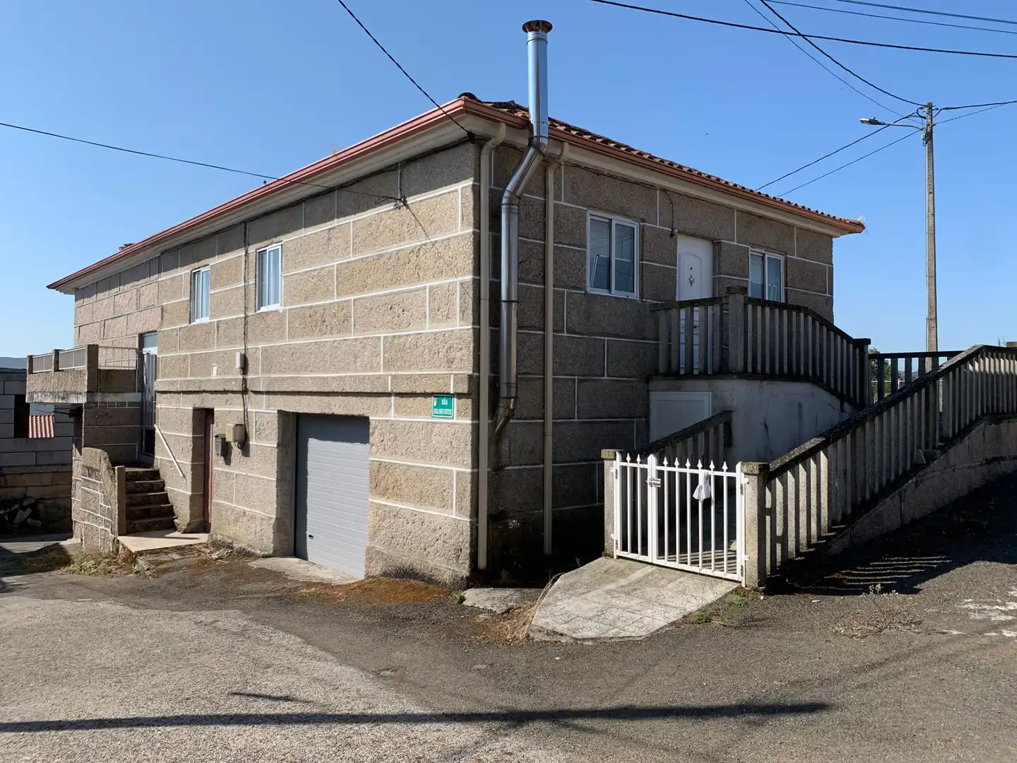 Vista exterior de Finca rústica en venta en Cualedro con Calefacción, Terraza y Amueblado