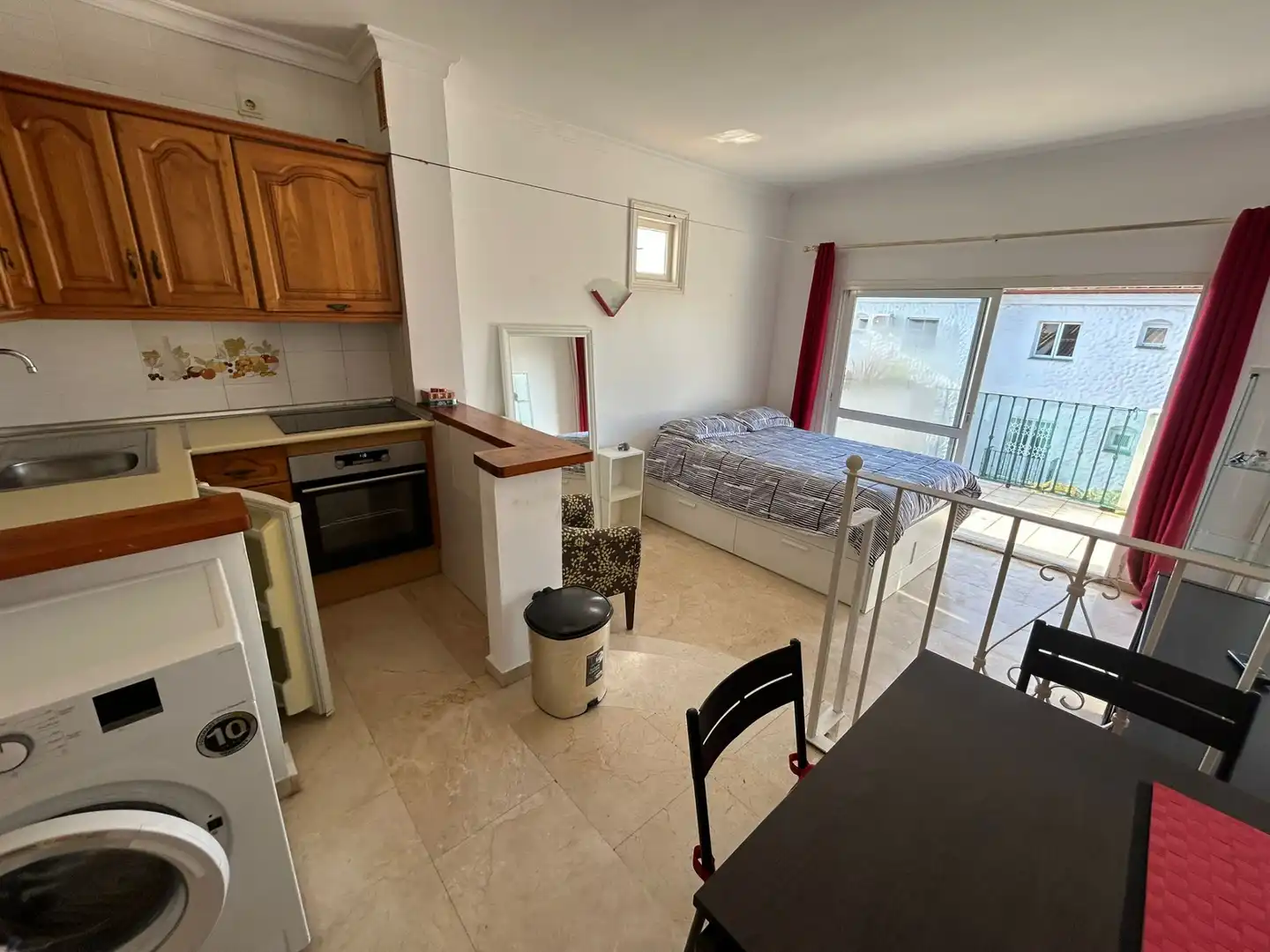 Habitación de Estudio de alquiler en Estepona con Aire acondicionado, Terraza y Amueblado