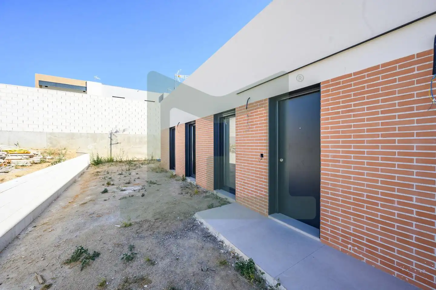 Vista exterior de Casa adosada en venta en Griñón con Calefacción, Jardín privado y Piscina