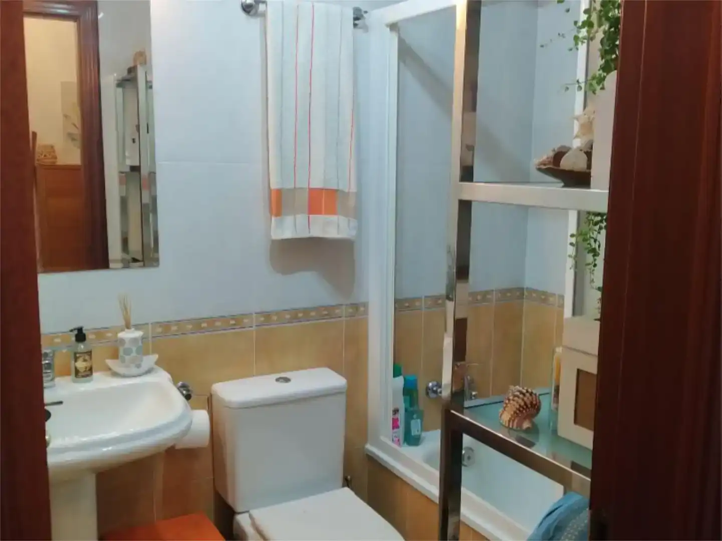 Bathroom of Study for sale in Gondomar  with Parquet flooring and Storage room