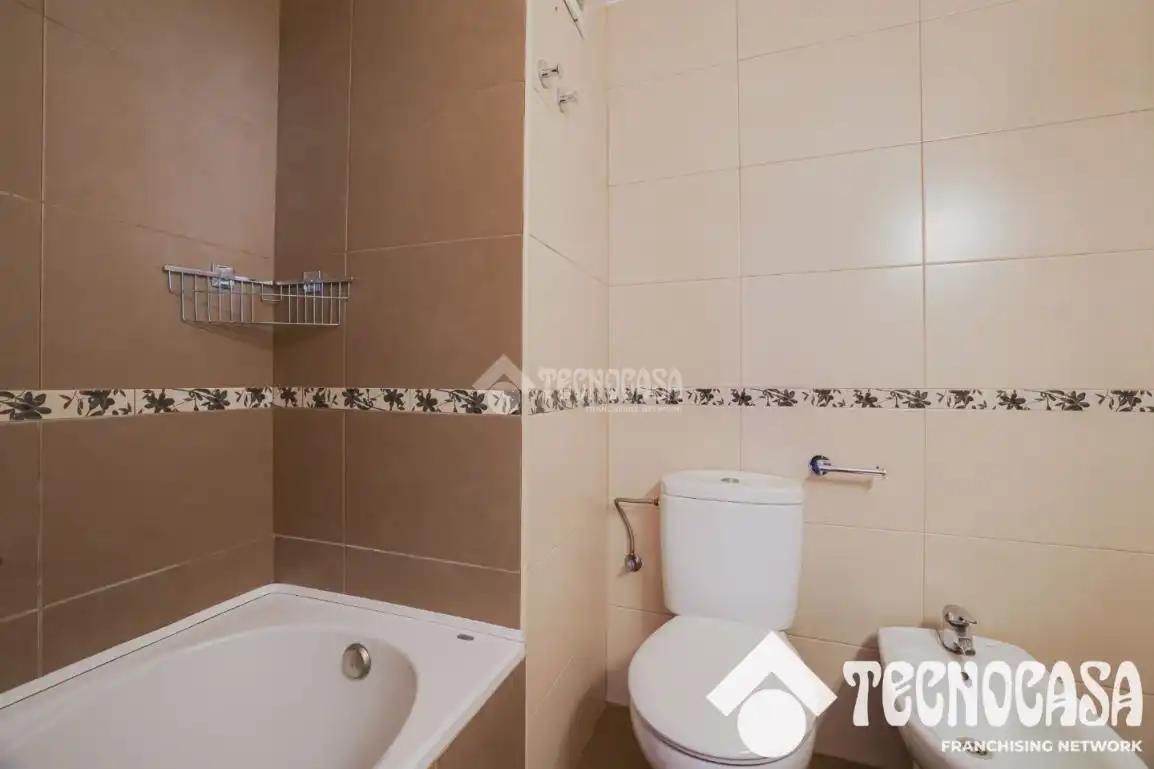 Bany de Àtic en venda en Sant Feliu de Codines amb Terrassa i Moblat