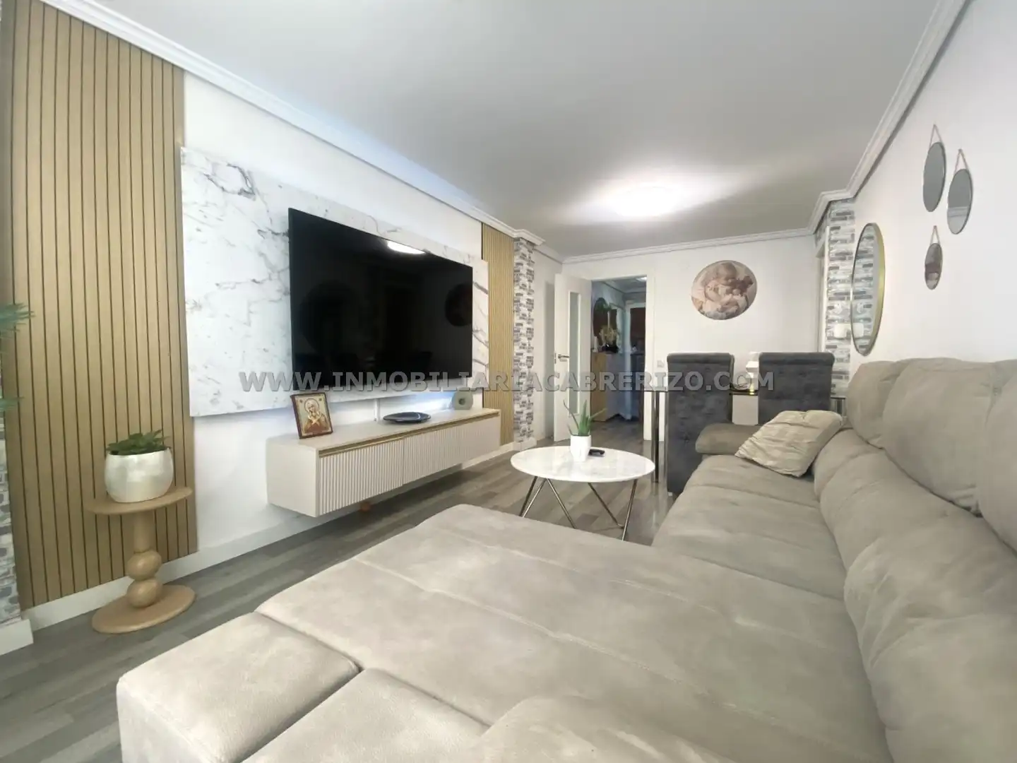 Sala de estar de Piso en venta en  Pamplona / Iruña con Calefacción, Parquet y Amueblado