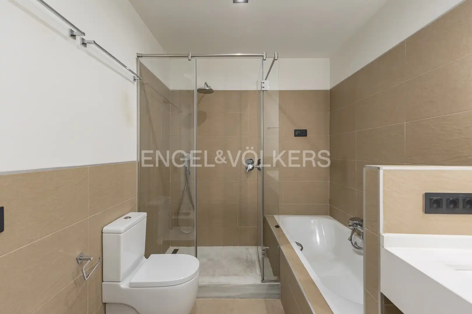 Badezimmer von Wohnung zur Miete in Chamartín