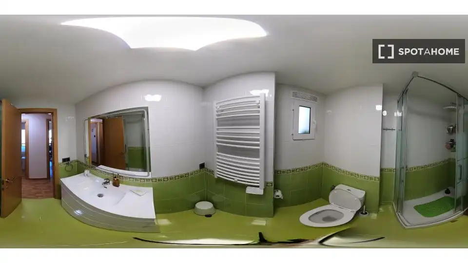 Bathroom of Flat for rent in Valencia  with Air Conditioner, Heating and Furnished