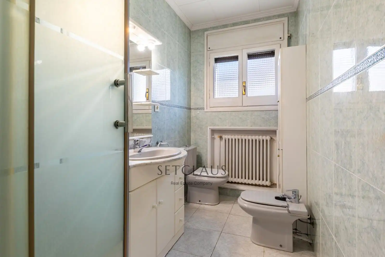 Bathroom of Houses for sale in El Masnou  with Air Conditioner, Heating and Private garden
