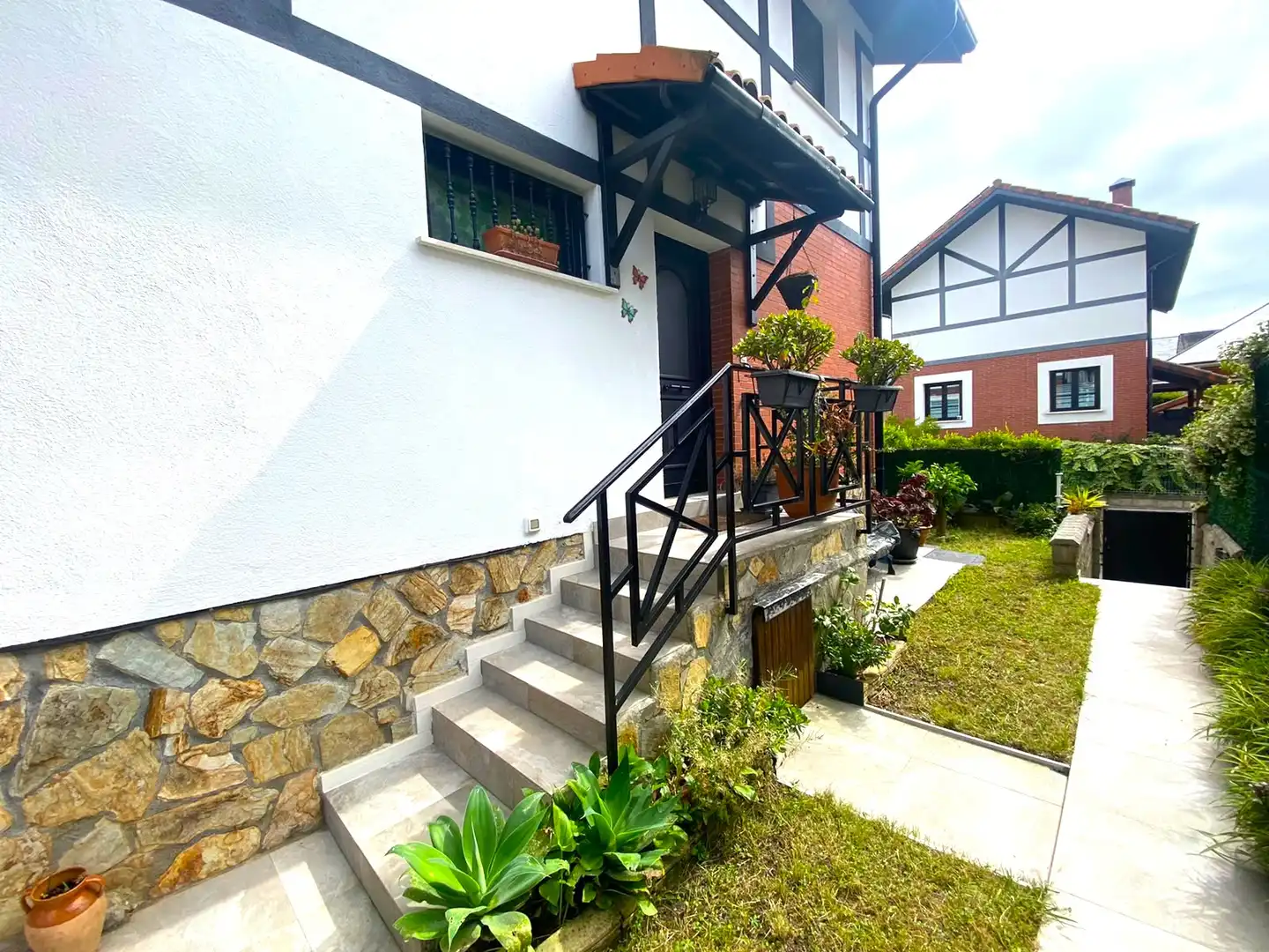 Exterior view of Houses for sale in Castro-Urdiales  with Heating, Private garden and Parquet flooring