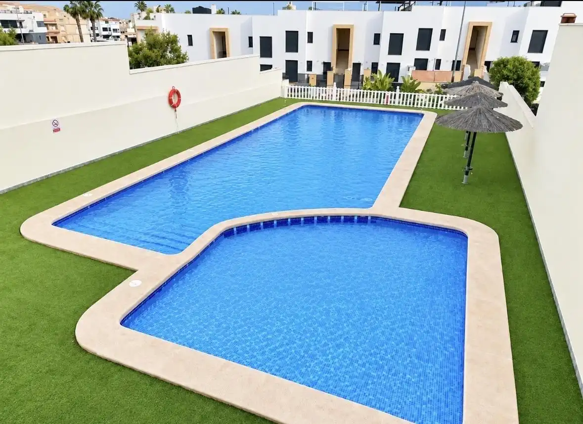 Detached house with terrace for sale in Calle Ebro, imagen 4