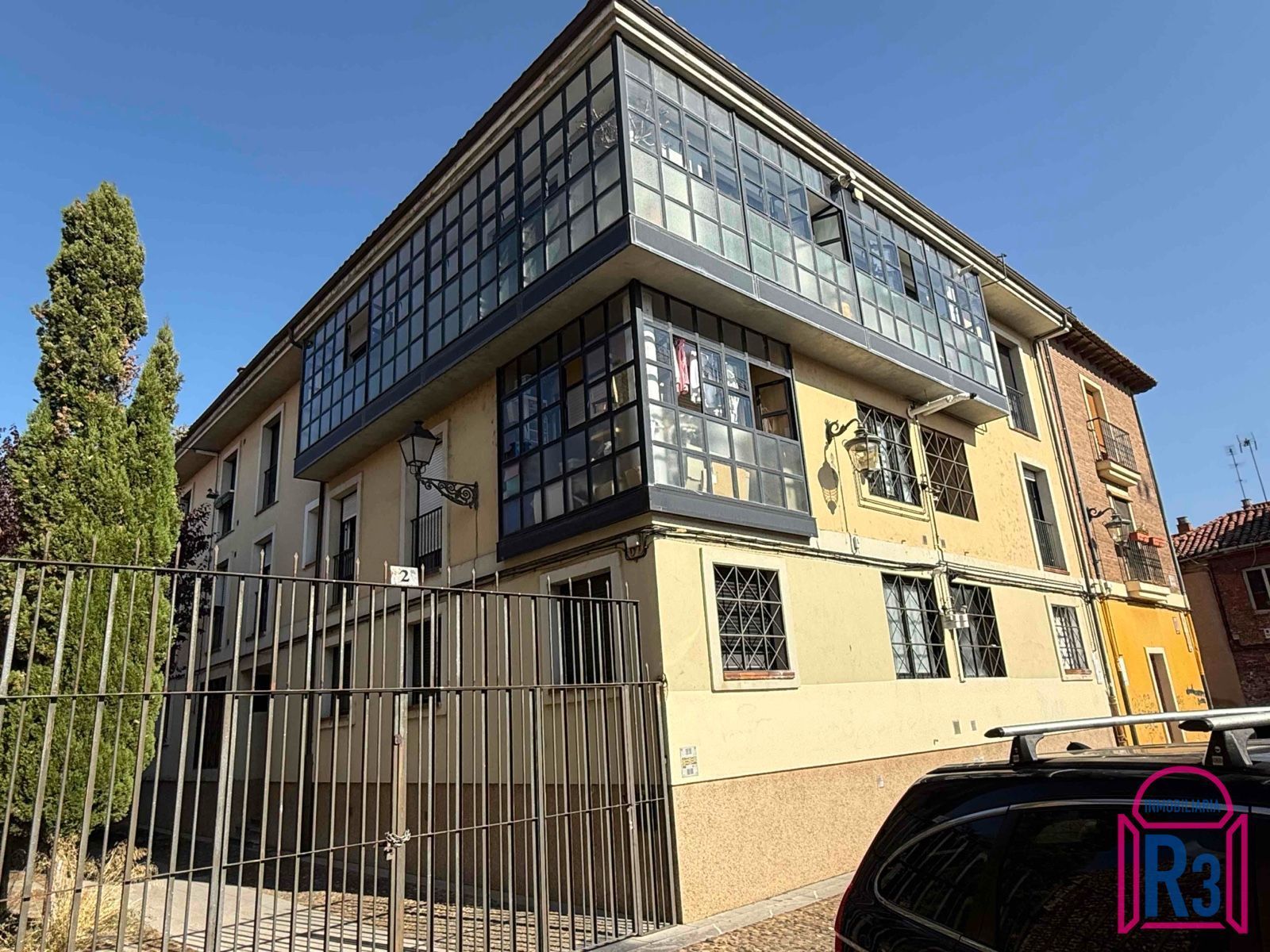 Vista exterior de Apartamento de alquiler en León Capital  con Calefacción y Amueblado