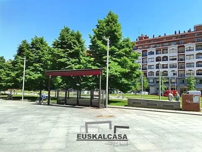 Vista exterior de Apartamento en venta en Bilbao  con Trastero y Balcón