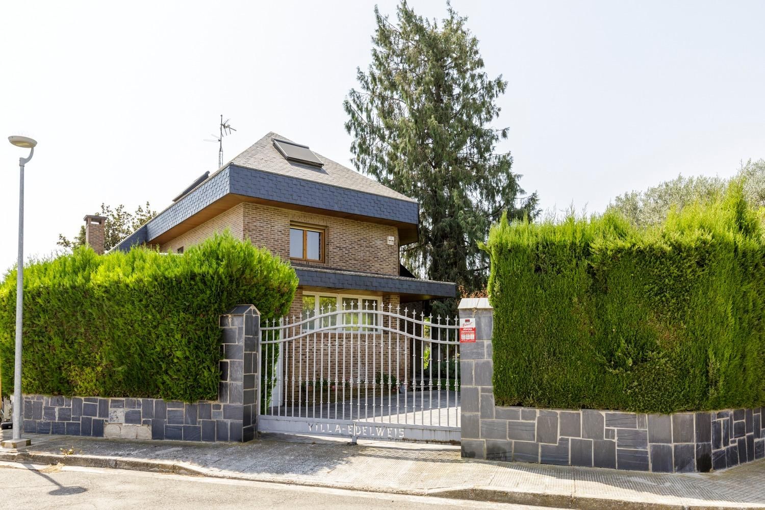 Exterior view of House or chalet for sale in  Zaragoza Capital  with Air Conditioner, Heating and Private garden