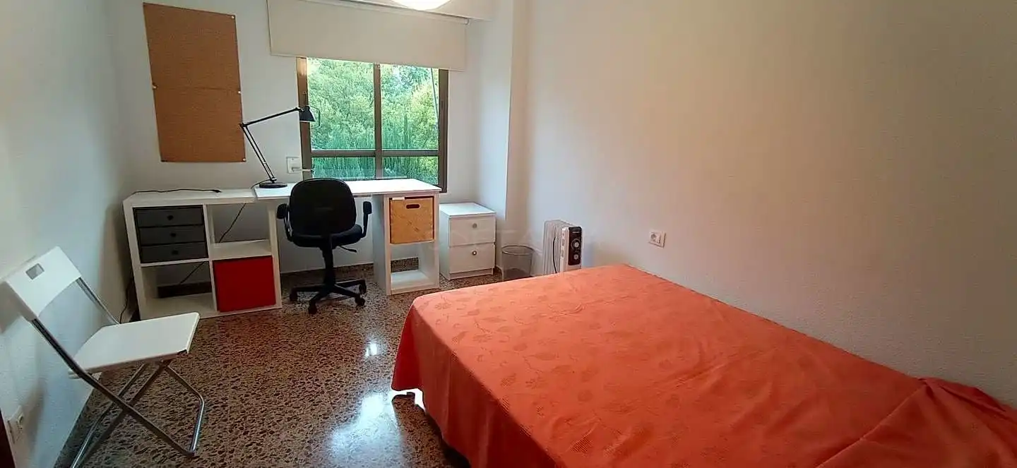 Habitación de Apartamento de alquiler en Moncada con Aire acondicionado, Terraza y Amueblado