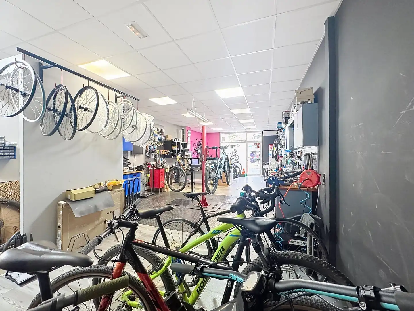 Commercial properties for rent in Paterna