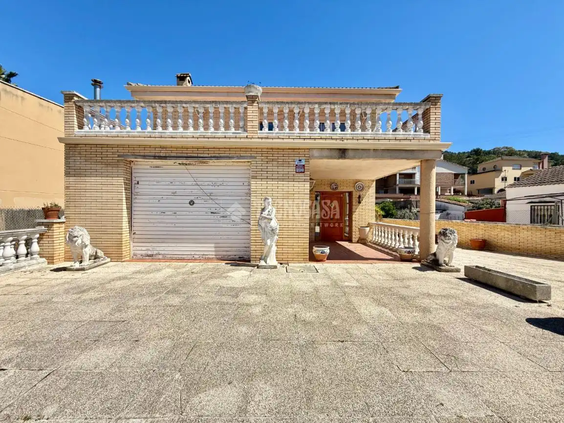 Vista exterior de Casa o chalet en venta en Canyelles con Terraza y Piscina