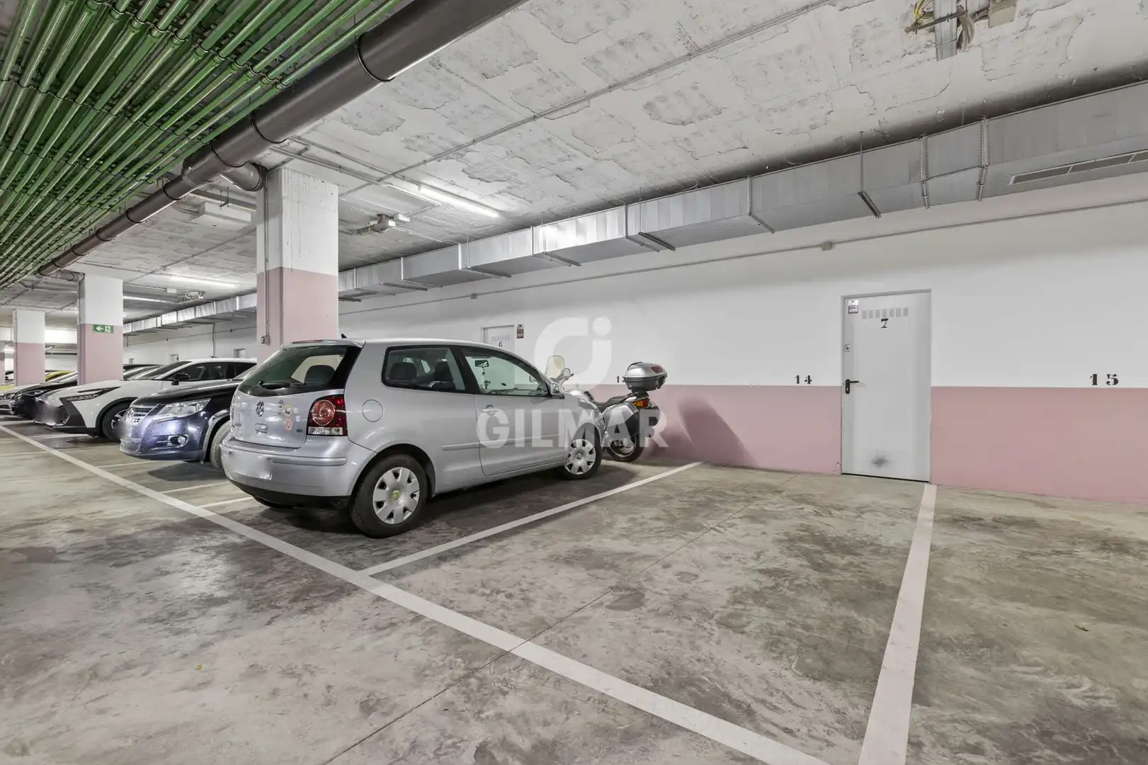 Parking de Piso en venta en Sevilla con Calefacción, Trastero y Piscina