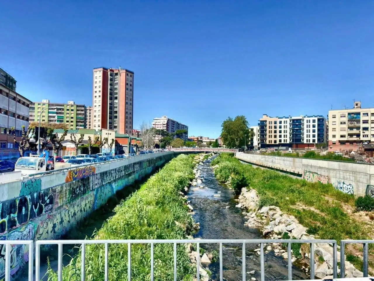 Vista exterior de Piso en venta en Cerdanyola del Vallès con Aire acondicionado, Calefacción y Parquet