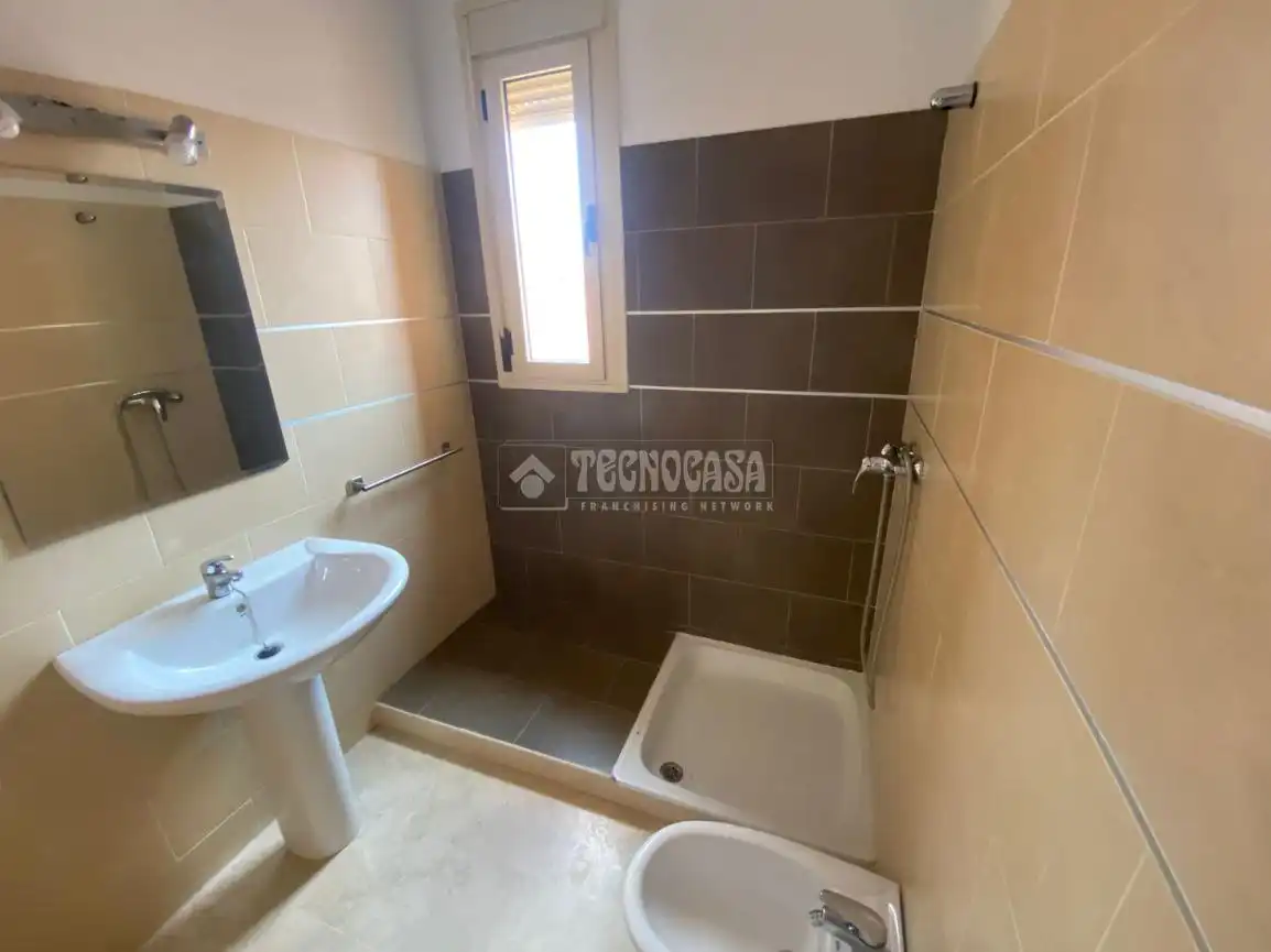 Baño de Piso en venta en Sanlúcar la Mayor con Aire acondicionado y Amueblado