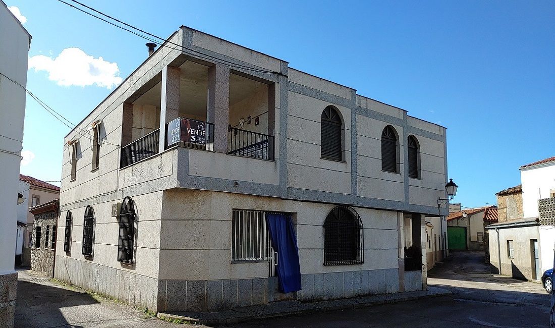 Vista exterior de Casa o xalet en venda en Plasenzuela amb Terrassa, Moblat i Rentadora