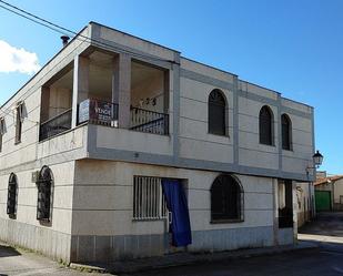 Vista exterior de Casa o xalet en venda en Plasenzuela amb Terrassa, Moblat i Rentadora