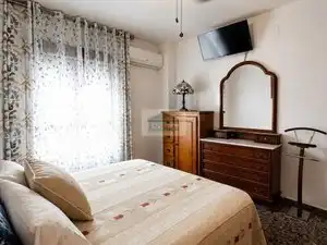 Habitación de Casa adosada en venta en Vegas del Genil con Aire acondicionado, Calefacción y Jardín privado