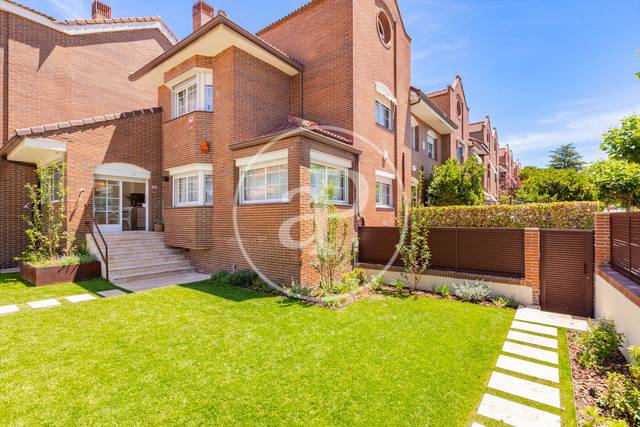 Casa adosada en Alquiler en C. Aristóteles en Monte Rozas