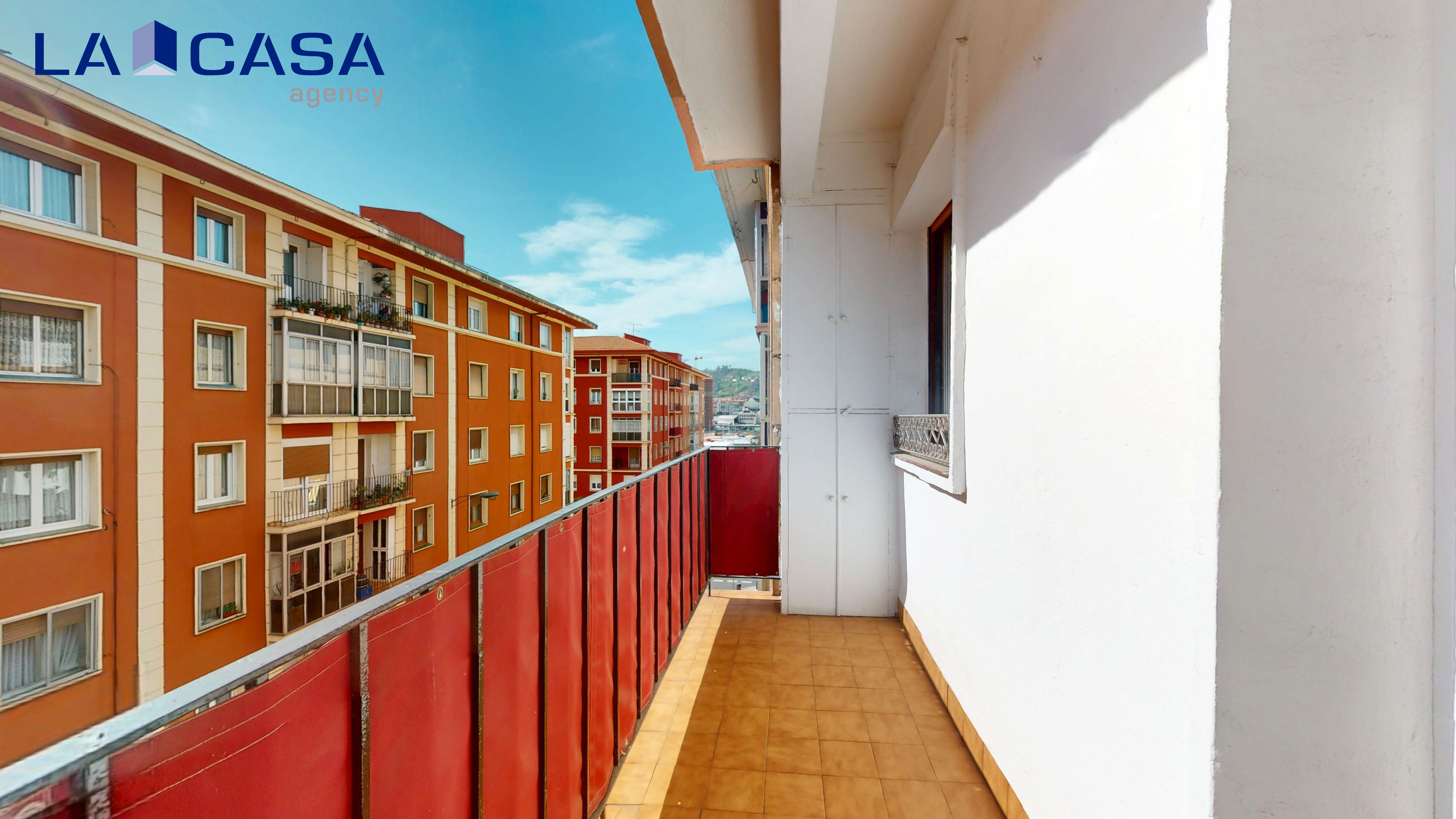 Terrassa de Pis en venda en Bilbao  amb Terrassa