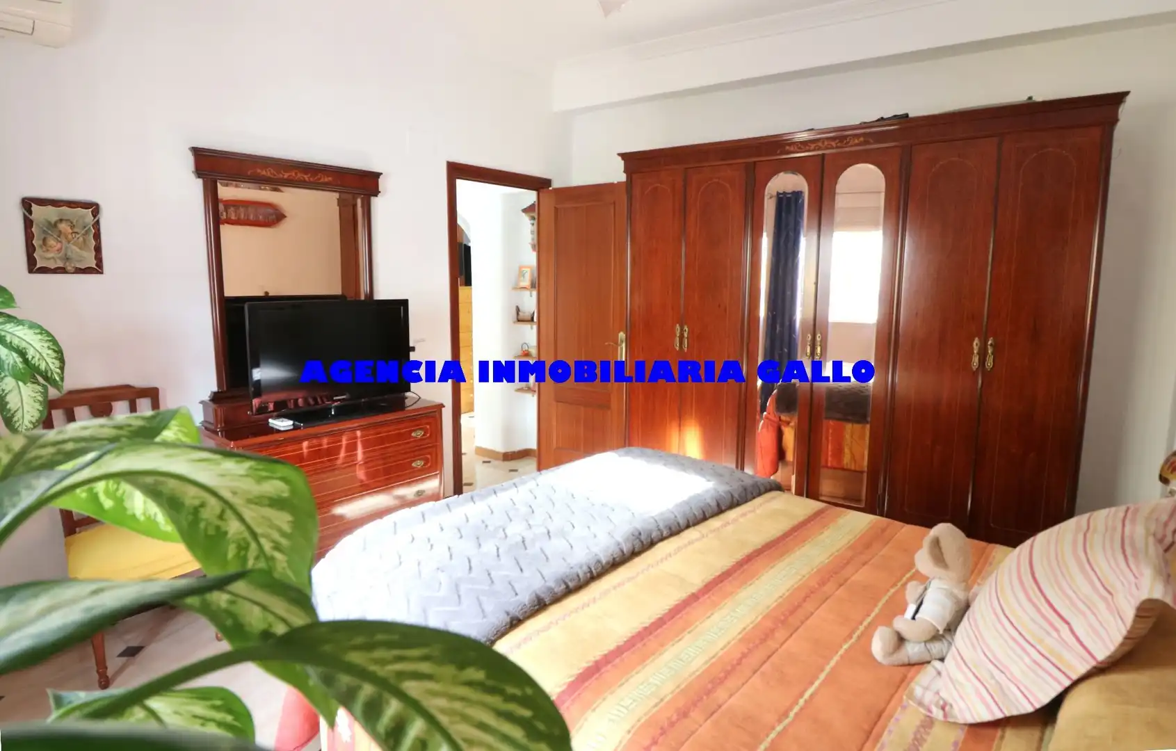 Dormitori de Casa adosada en venda en Sevilla amb Aire condicionat i Traster