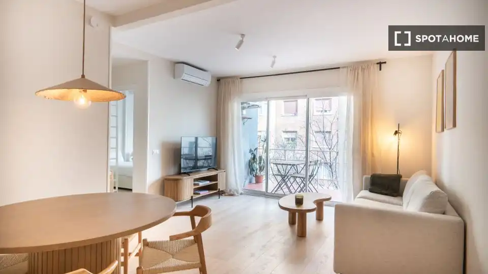 Flat with terrace to rent in Eixample
