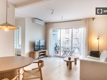 Appartamento con balcone in affitto a Eixample