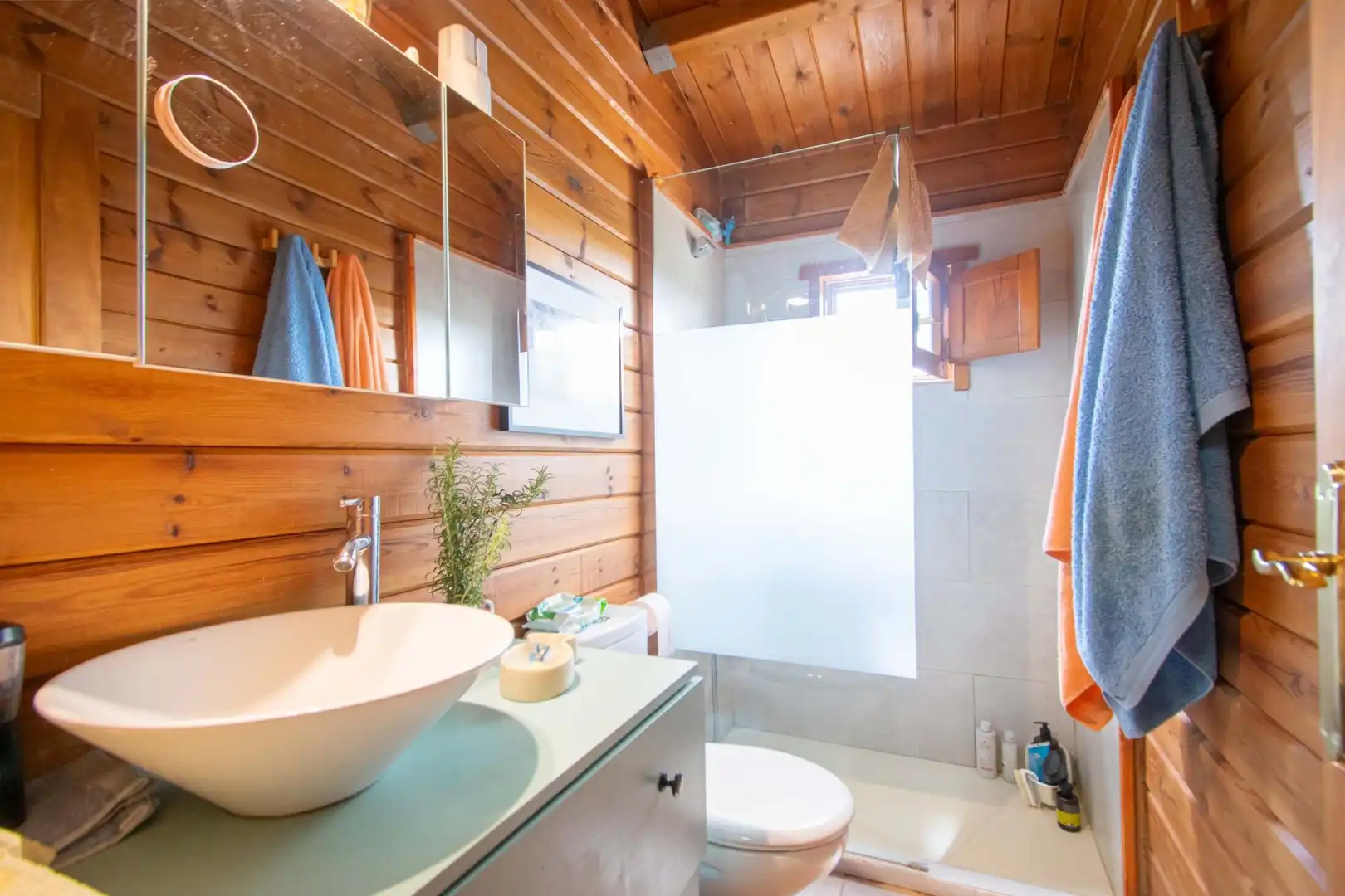 Bathroom of Houses for sale in Mairena del Aljarafe  with Air Conditioner, Heating and Private garden