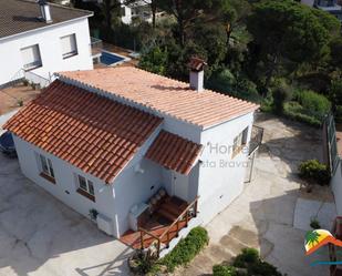 Vista exterior de Casa o xalet en venda en Lloret de Mar amb Jardí privat, Terrassa i Traster