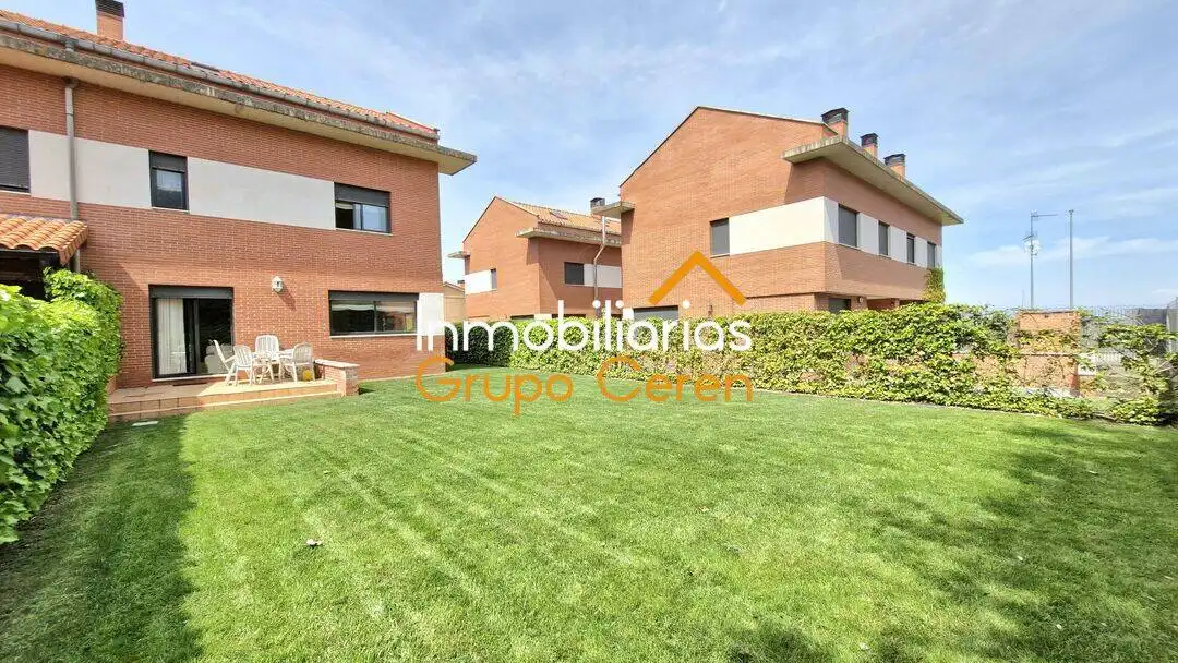 Jardín de Casa adosada en venta en Cirueña con Calefacción, Jardín privado y Terraza