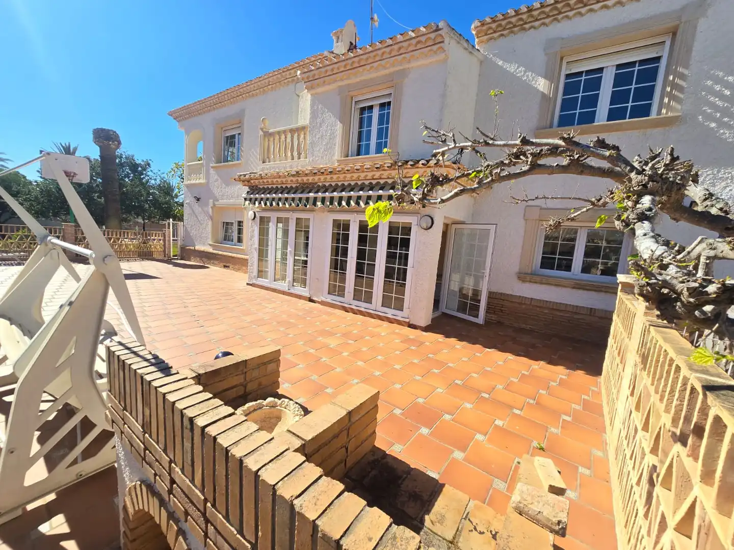 Vista exterior de Casa o xalet en venda en Orihuela amb Aire condicionat, Calefacció i Jardí privat