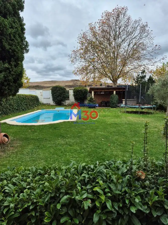 Piscina de Casa o xalet en venda en Miranda de Ebro amb Calefacció i Piscina