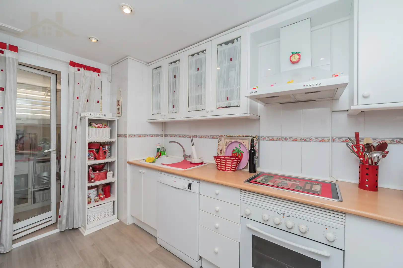 Cocina de Dúplex en venta en Torrelodones con Aire acondicionado, Calefacción y Jardín privado