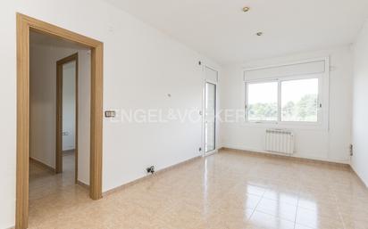 Sala d'estar de Apartament en venda en Sant Boi de Llobregat amb Aire condicionat i Balcó