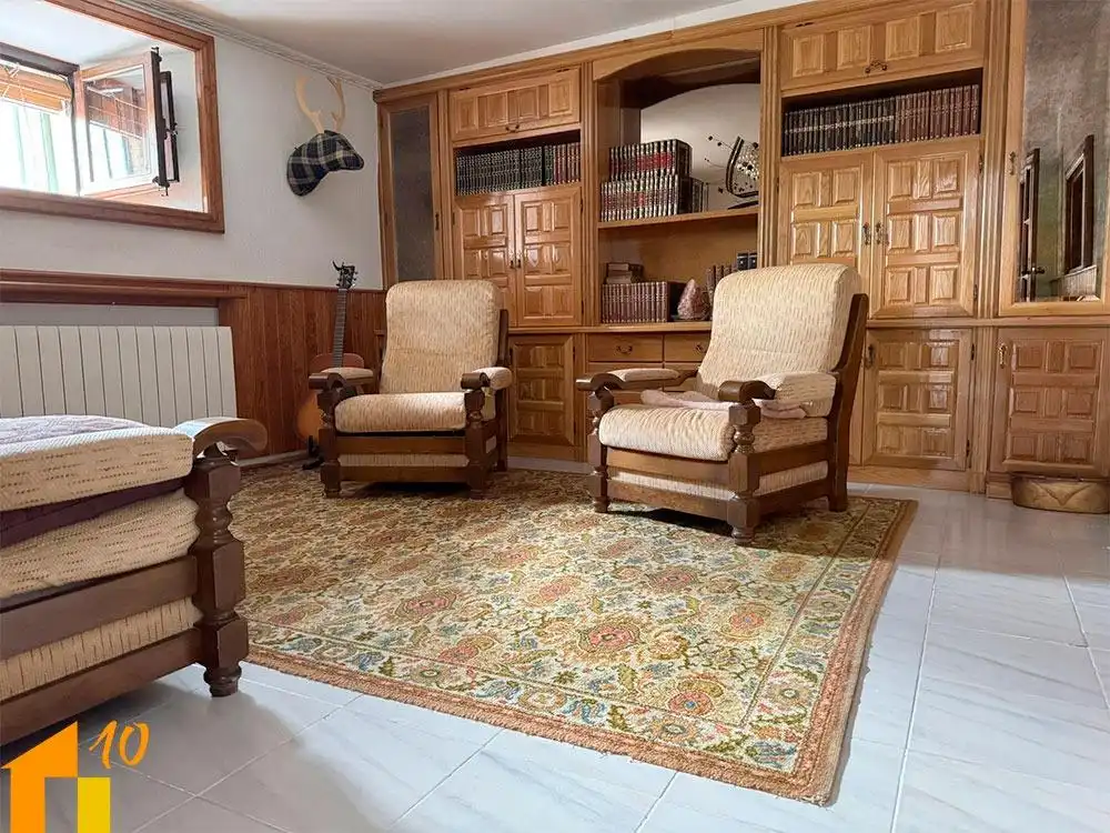 Living room of Houses for sale in Villaldemiro  with Heating, Storage room and Furnished