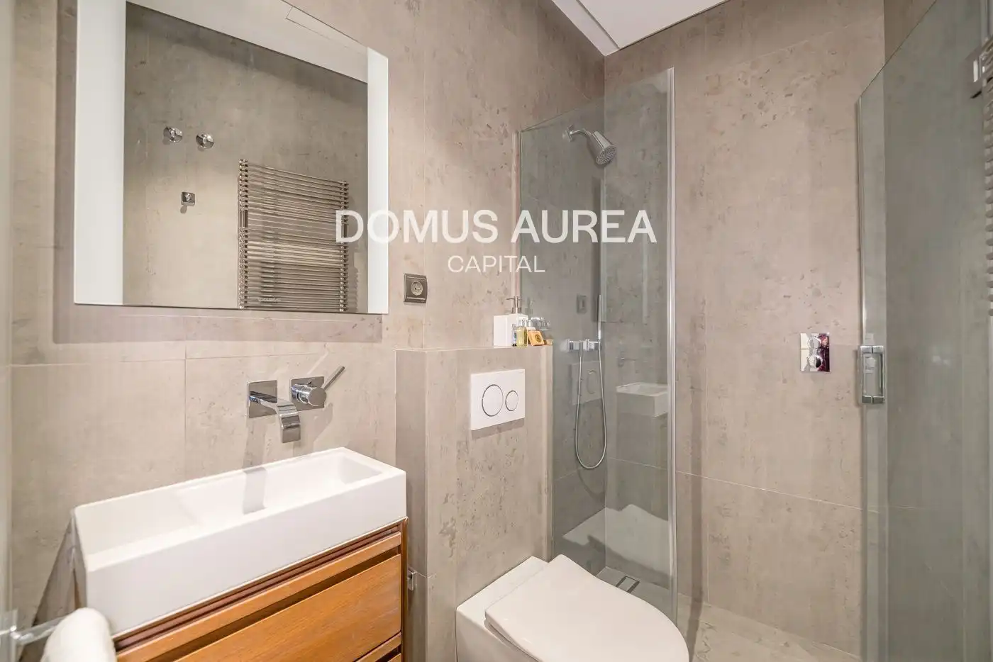 Baño de Dúplex de alquiler en Madrid con Calefacción, Terraza y Amueblado