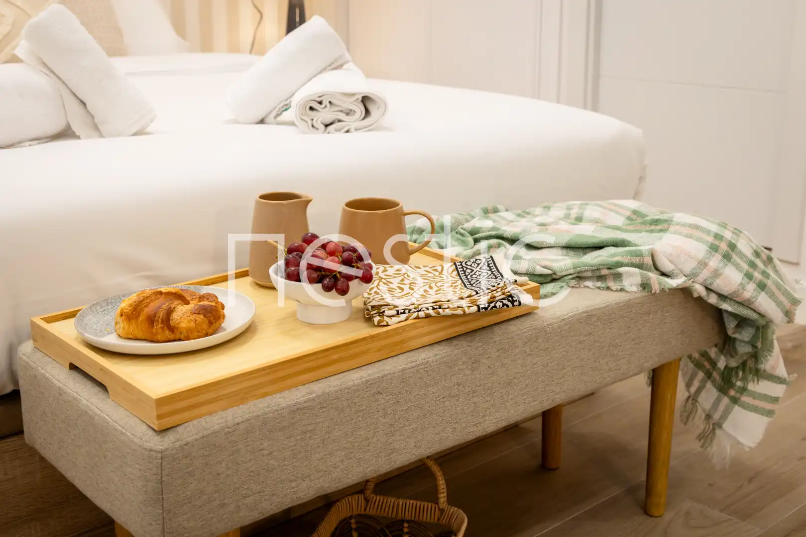 Dormitori de Apartament de lloguer en Madrid amb Aire condicionat, Calefacció i Moblat