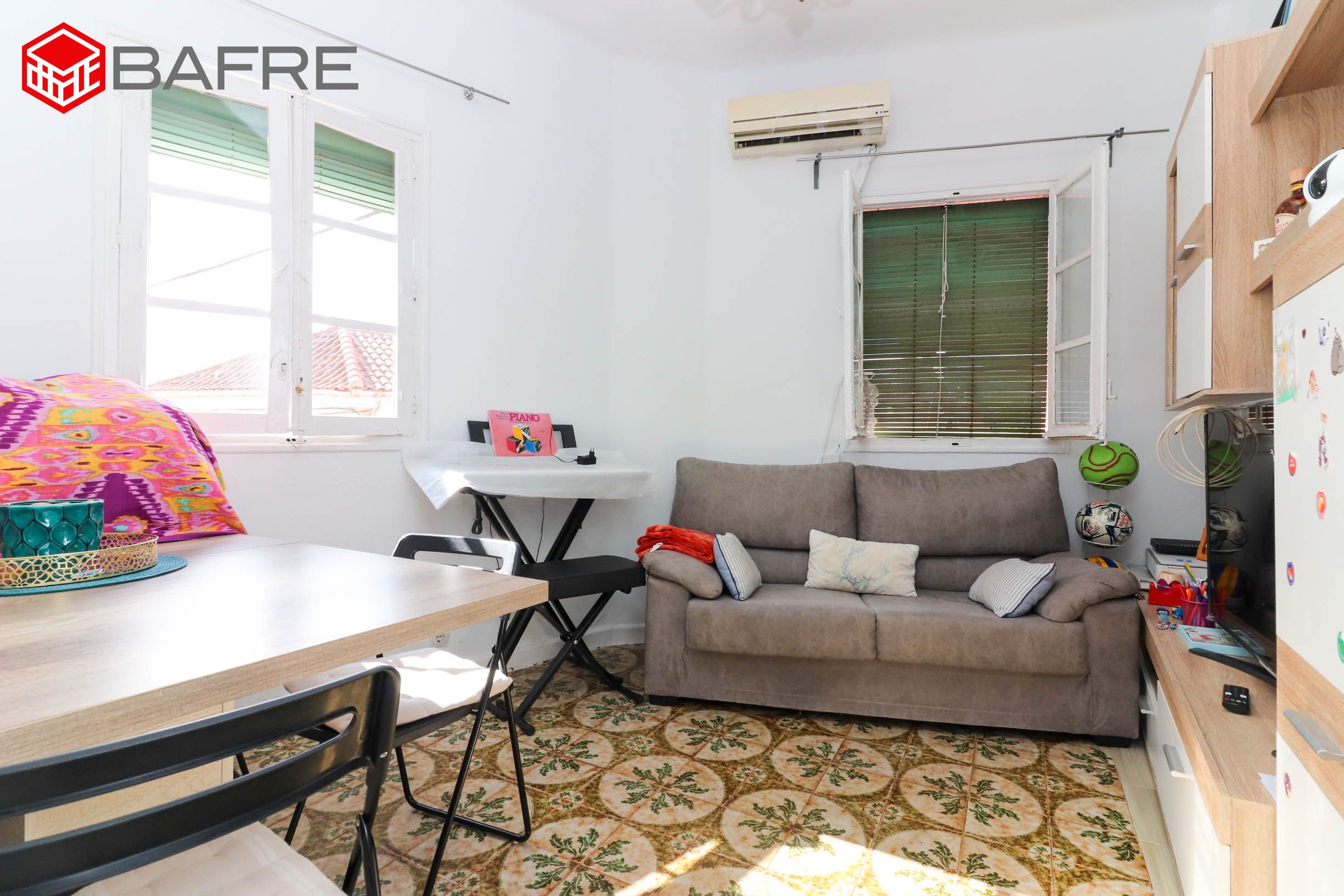 Living room of Flat for sale in  Madrid Capital