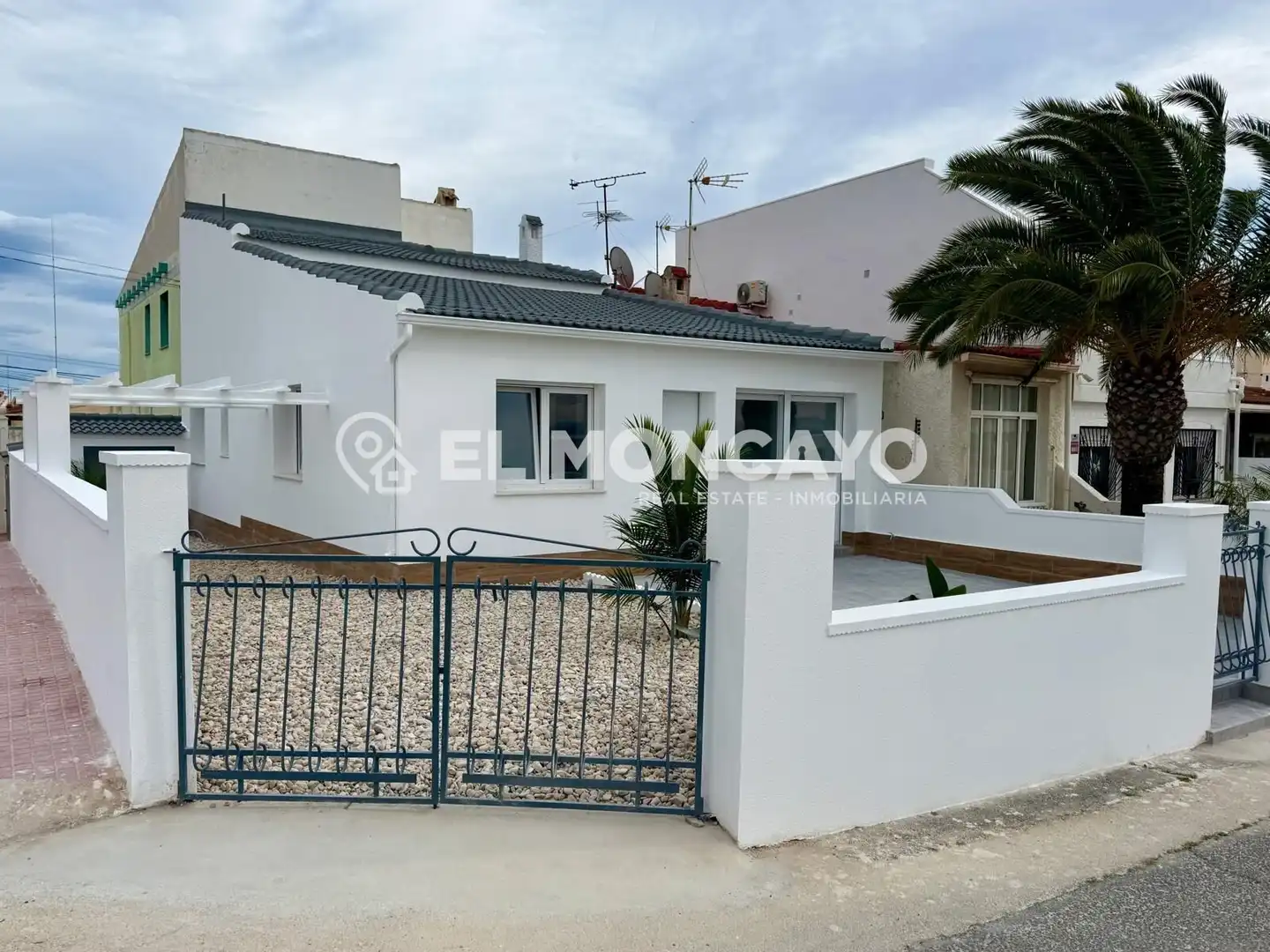 Chalet con jardín en venta en Rojales
